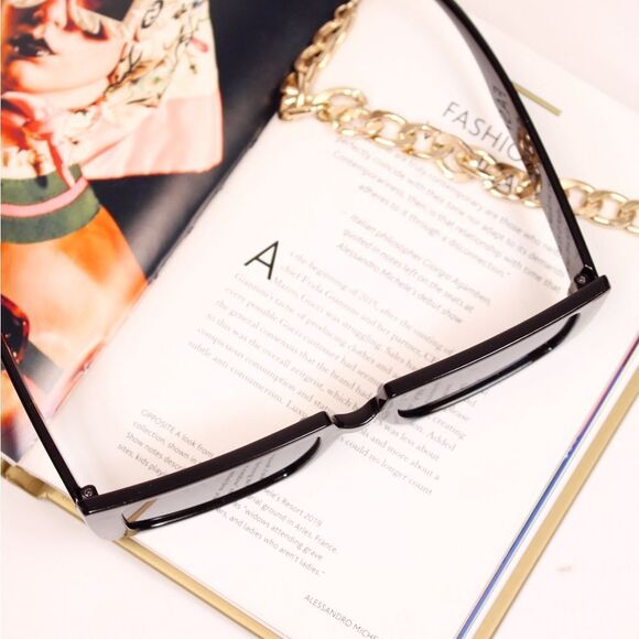 Black Oversized Retro Rectangle Fashion Sunglasses - Picture 4 of 8